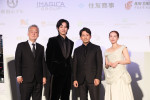 （左から）瀬々敬久監督、松坂桃李、岡田准一、清野菜名