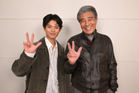 映画『３ミリの恋』に出演する（左から）黒川想矢、舘ひろし