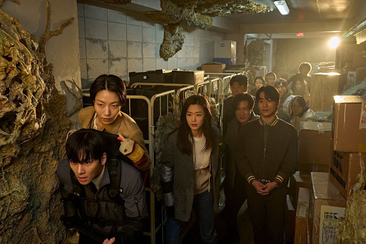 奈緒、映画『コロニー／群体』日本語吹替で感染パニックに立ち向かう主人公役に　感染者の恐怖を捉えたカットも解禁
