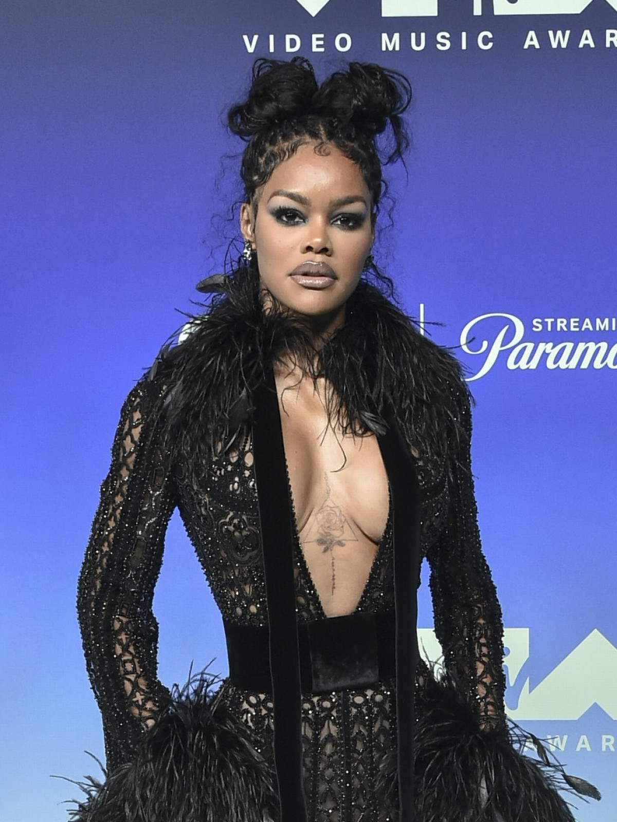 テイラー・スウィフト＆リサらが豪華ドレスで登場＜MTV VMAs2026＞レッドカーペットを振り返り！