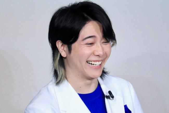 Mrs. GREEN APPLE、生配信で集まったファンへ神対応！　大森元貴“ぷくぷく赤ちゃん肌”に赤面