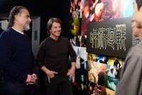 「MAPPA EXPO 15th Anniversary」を訪問したトム・クルーズとアレハンドロ・G・イニャリトゥ監督