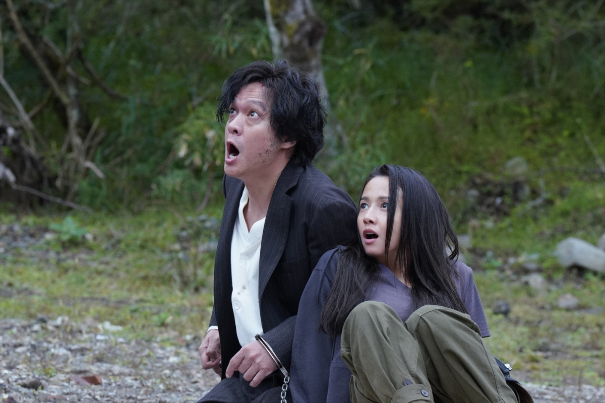 丸山隆平×沢尻エリカが“疑心暗鬼”逃亡劇に放り込まれる！　映画『薔薇の鎖』場面写真解禁