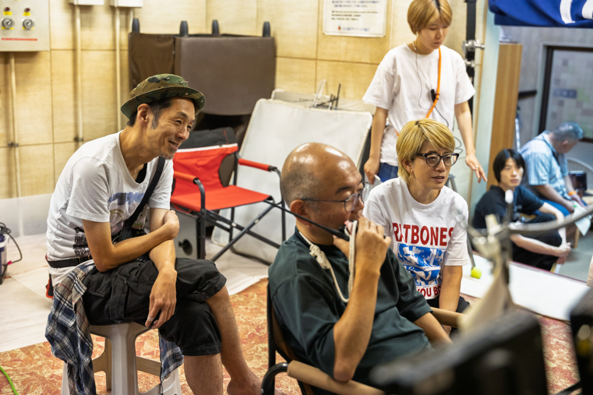 役所広司×宮藤官九郎『俺のこと、なんか言ってた？』特別映像公開！　濱田雅功との共演秘話も明らかに