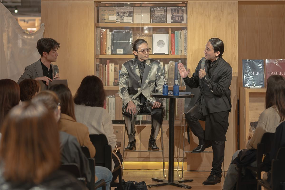 市川染五郎「表現者としてすごく刺激的でした」写真集『HAMLET』を中里唯馬と語る
