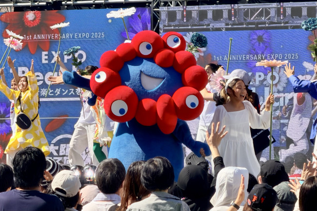 USJで“大阪・関西万博閉幕1周年イベント”開催！　コブクロ、ミャクミャク、吉村知事らに約3500人が熱狂