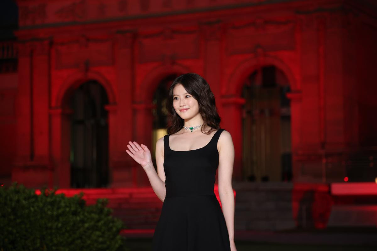 綾瀬はるか＆松嶋菜々子＆今田美桜、シックなブラックドレスで登場　カルティエまとい美の競演