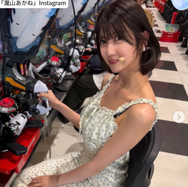 瀧山あかね、ロケのオフショット　※「瀧山あかね」Instagram