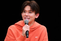 小瀧望、火曜ドラマ『未来のムスコ』制作発表会見に登場