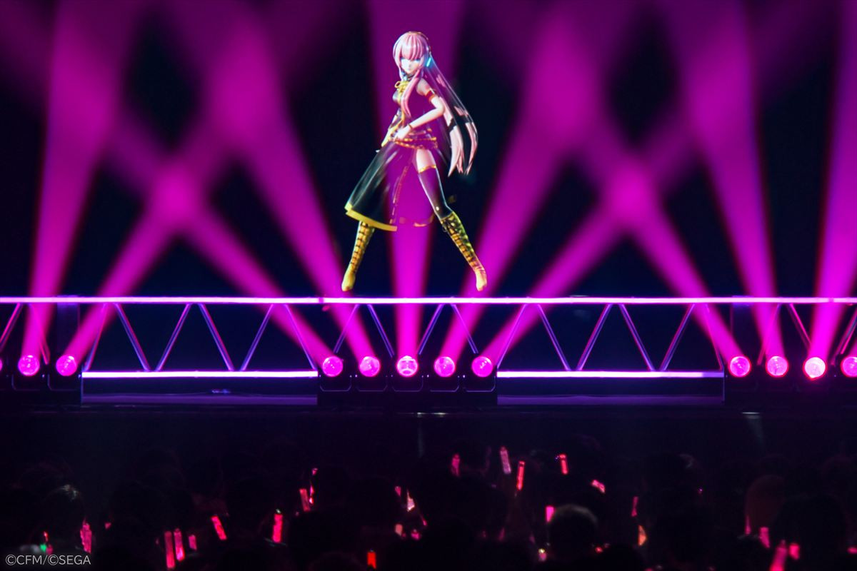 【ライブレポート】圧倒的没入感！　初音ミクがローソン50周年を祝う“ローソンミクライブ”で観る者を世界観に引き込む 