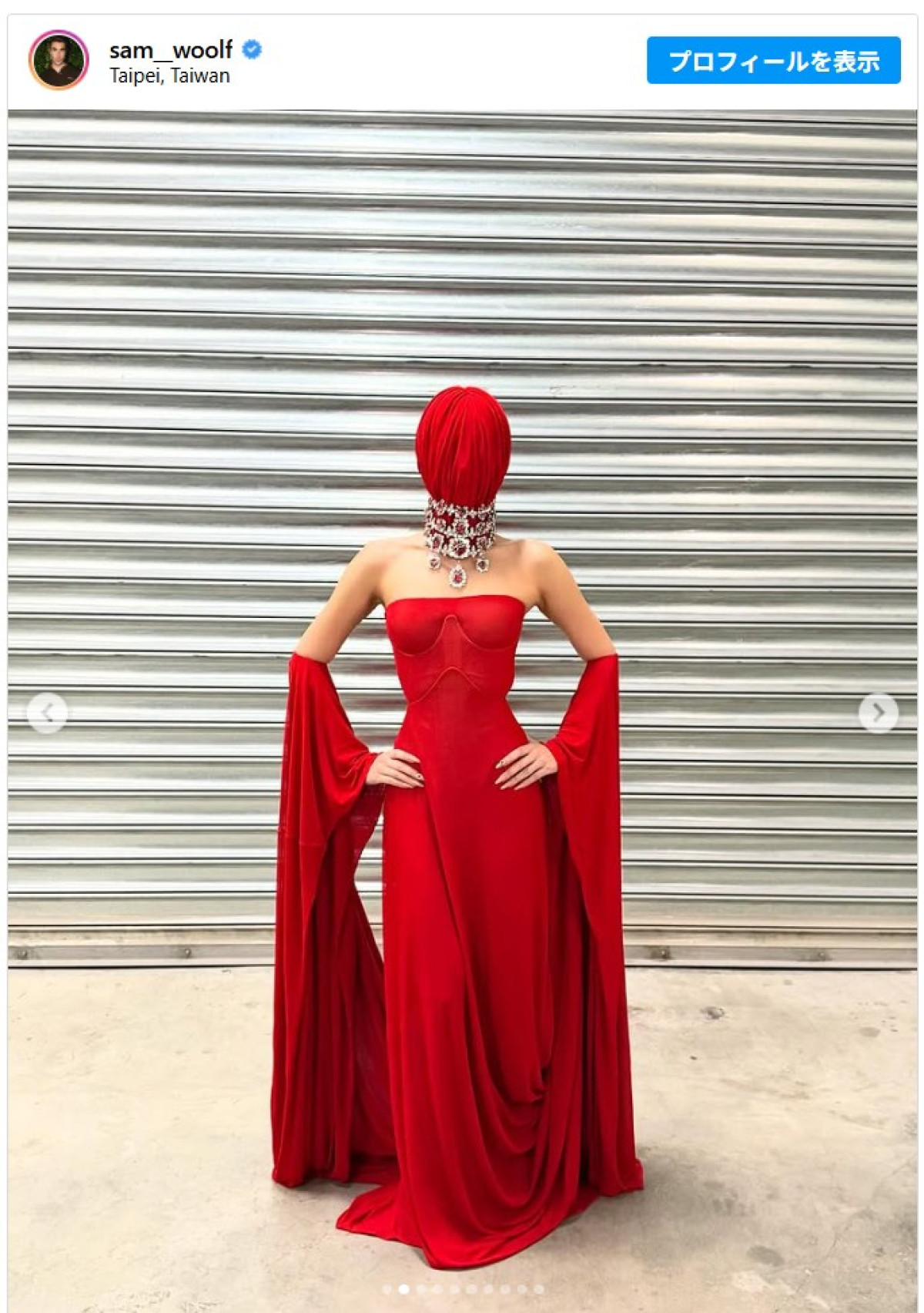 BLACKPINKジェニー、キム・カーダシアンも着た衝撃顔カバールックを披露