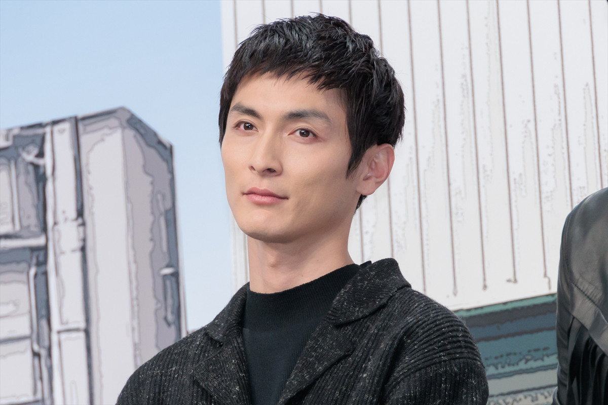 中島歩、記者会見中の寸劇で流血　超特急・草川拓弥「熱量ある方なので…」