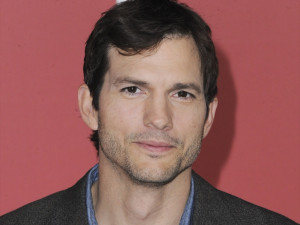 アシュトン・カッチャー、珍しく元妻デミ・ムーアについてコメント