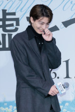 高杉真宙、映画『架空の犬と嘘をつく猫』初日舞台挨拶に登場