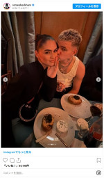 ロメオ・ベッカムと恋人のキム・ターンブル　※「ロメオ・ベッカム」インスタグラム