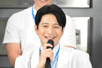 向井理、ドラマ『ヤンドク！』記者会見に登場