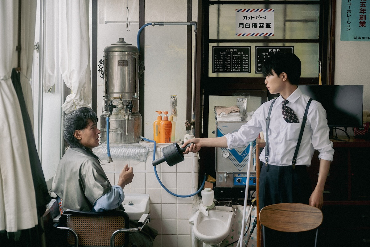 中島歩×草川拓弥Ｗ主演 レトロな理容室を舞台にした新感覚アクションコメディ『俺たちバッドバーバーズ』今夜スタート