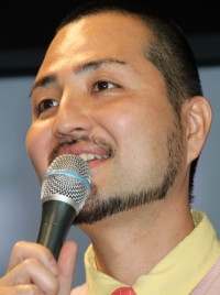 内間政成（スリムクラブ）