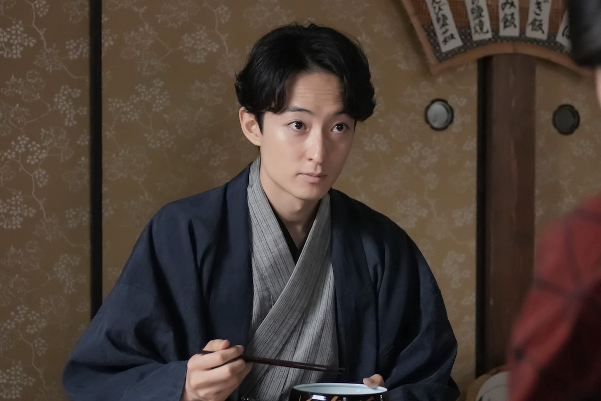 明日の『ばけばけ』“錦織”吉沢亮、“ヘブン”トミー・バストウにある決意を伝えにやってくる