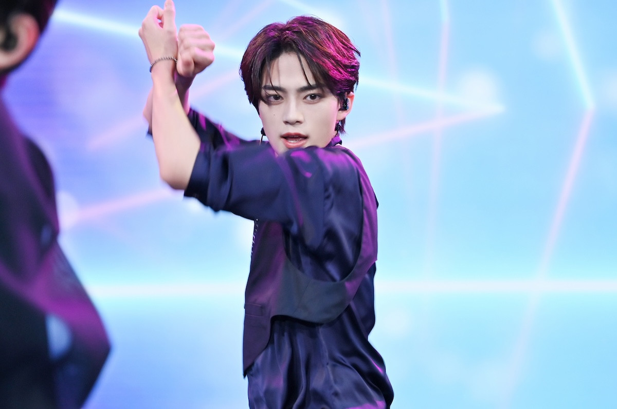 『DREAM STAGE』“吾妻”中村倫也、まさかの移動手段で登場　ネット騒然「絵になる～」「おもしれー男www」