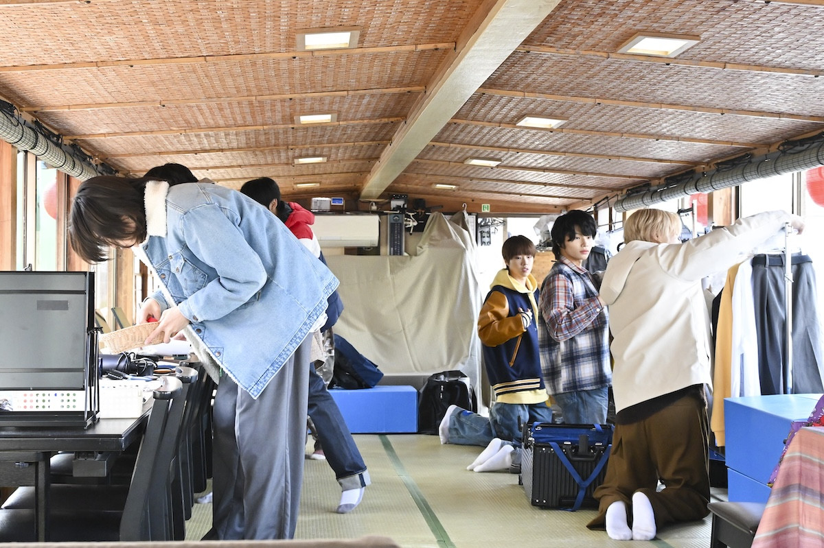 『DREAM STAGE』“吾妻”中村倫也、まさかの移動手段で登場　ネット騒然「絵になる～」「おもしれー男www」