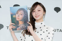 梅澤美波、2nd写真集『透明な覚悟』発売記念記者会見に登場