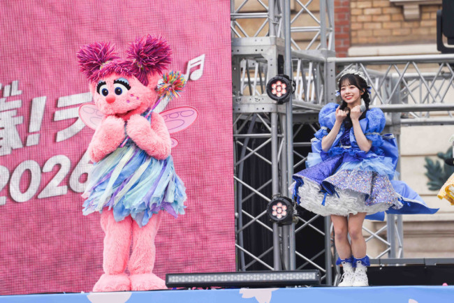 写真）CUTIE STREET、USJでエルモたちとライブ！ 『ドンキーコング