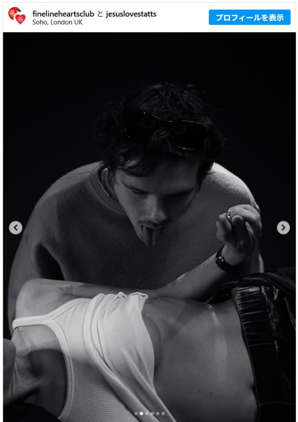 ブルックリン・ベッカム、父に続き弟へのタトゥーも上書き　次男ロメオは家族に捧げる新たな文字を刻印