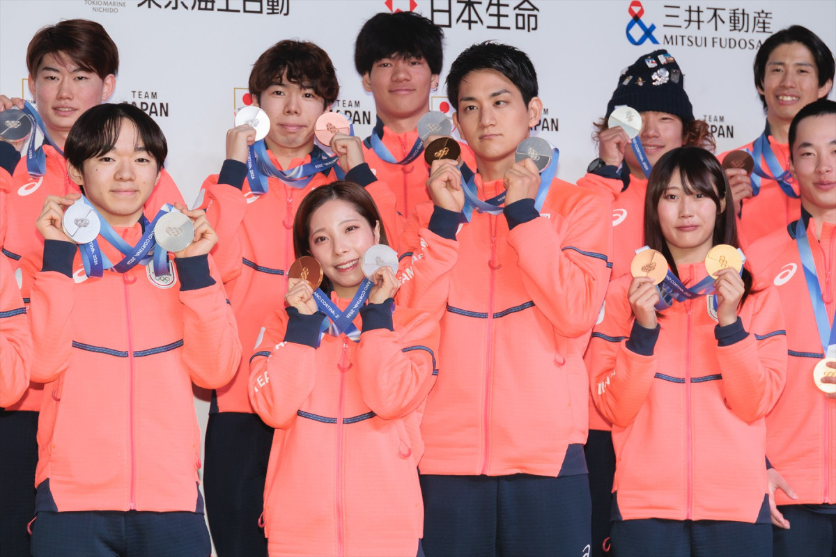 “りくりゅう”三浦璃来＆木原龍一「しばらくは好きなものを食べたい」　激闘終えメダリストたちが帰国