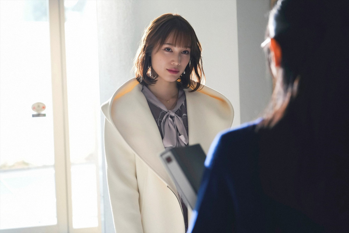 『略奪奪婚』第7話 “千春”内田理央、“えみる”中村ゆりかへの疑惑が確信へと変わる