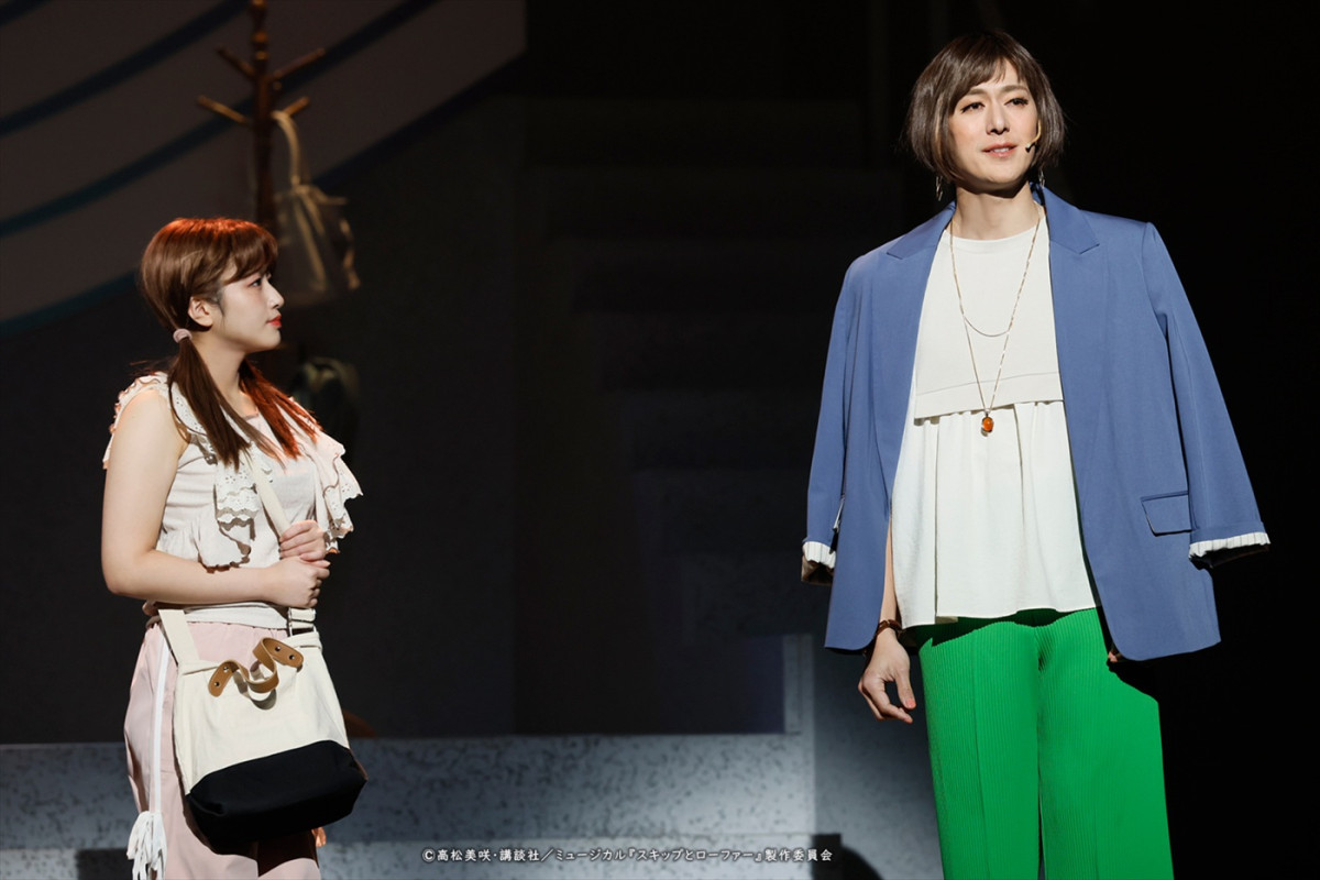 清水美依紗×吉高志音W主演ミュージカル『スキップとローファー』舞台写真到着　キャストメッセージも