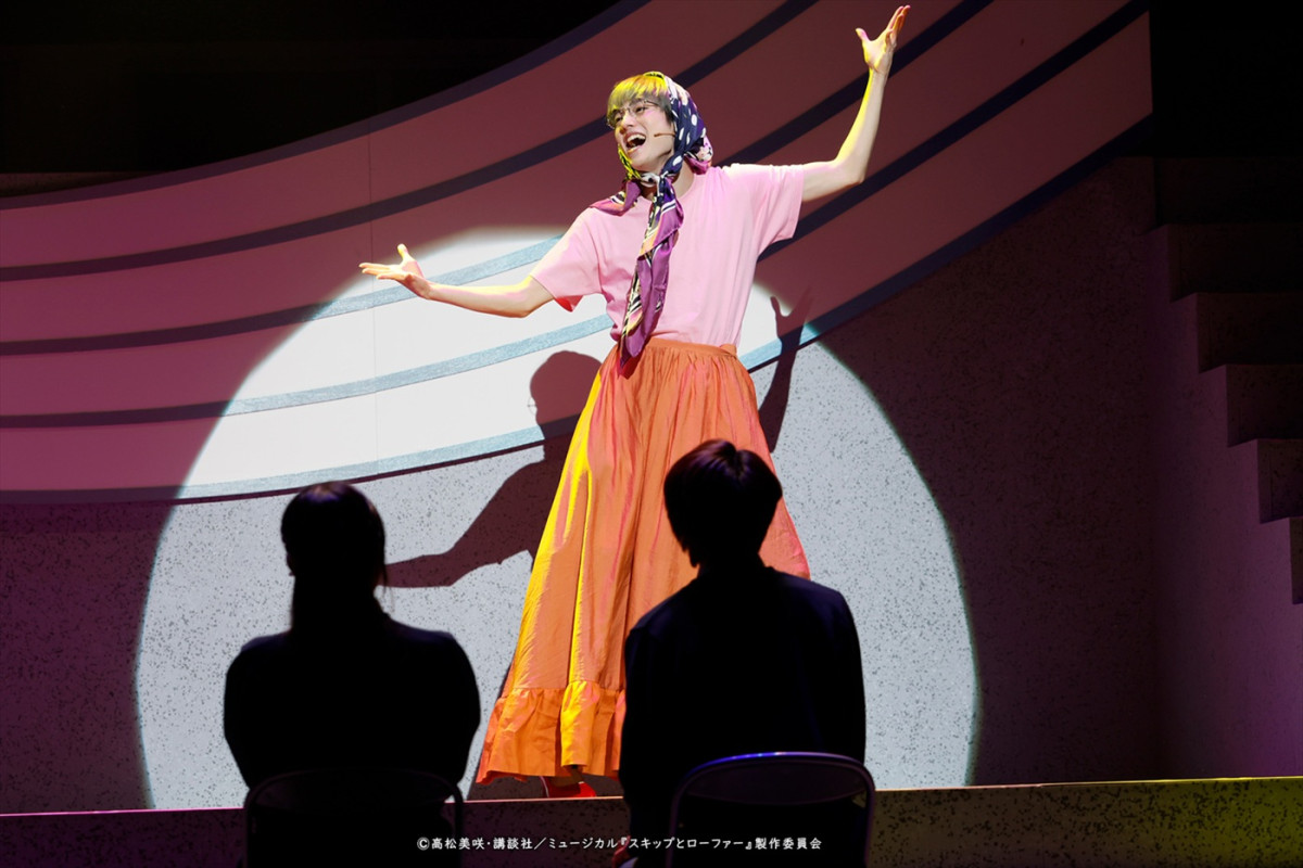 清水美依紗×吉高志音W主演ミュージカル『スキップとローファー』舞台写真到着　キャストメッセージも