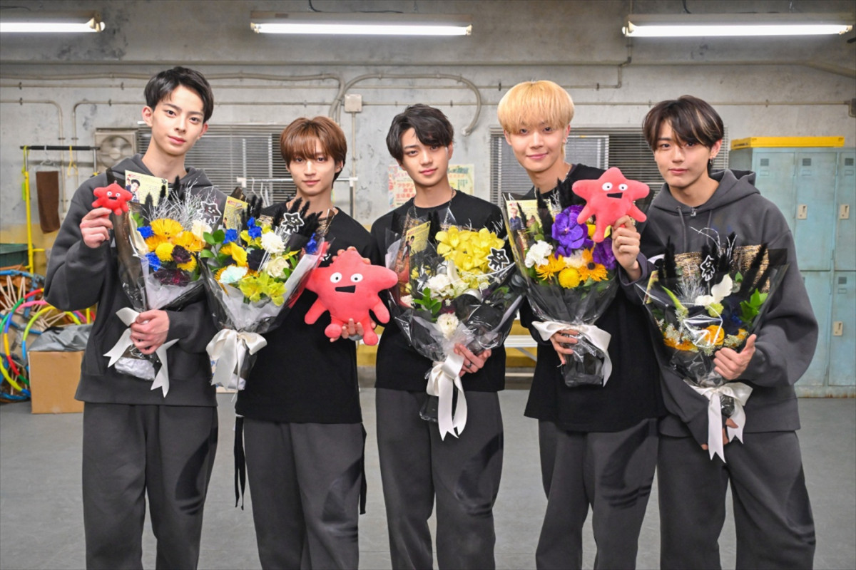 『DREAM STAGE』中村倫也らがクランクアップ！　NAZEは「人生の中で本当に幸せな体験」と感謝の涙