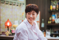 ドラマ『時すでにおスシ!?』に出演する有働由美子