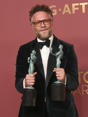 キャサリン・オハラさんの代わりに賞を受け取ったセス・ローゲン