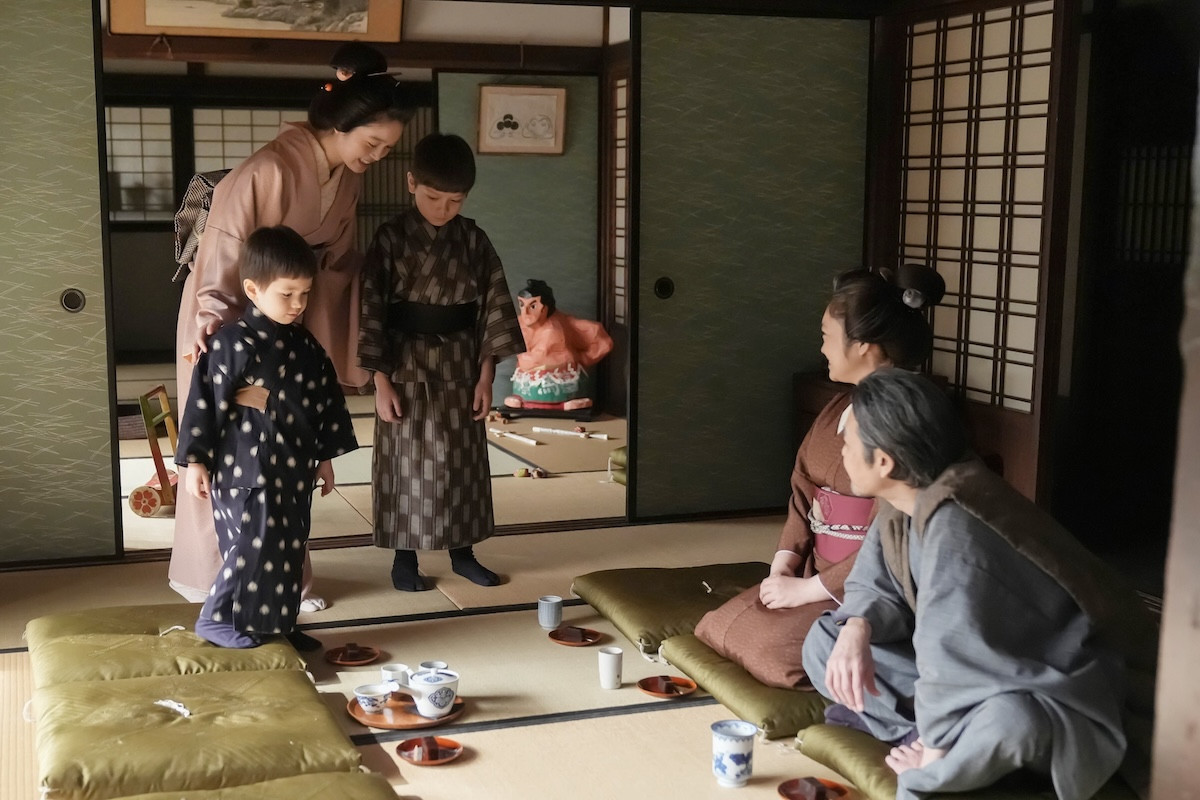 『ばけばけ』“司之介”岡部たかし、“八雲”トミー・バストウと秘密を共有も視聴者ヒヤヒヤ「危ない会話」「ポロリしそう」