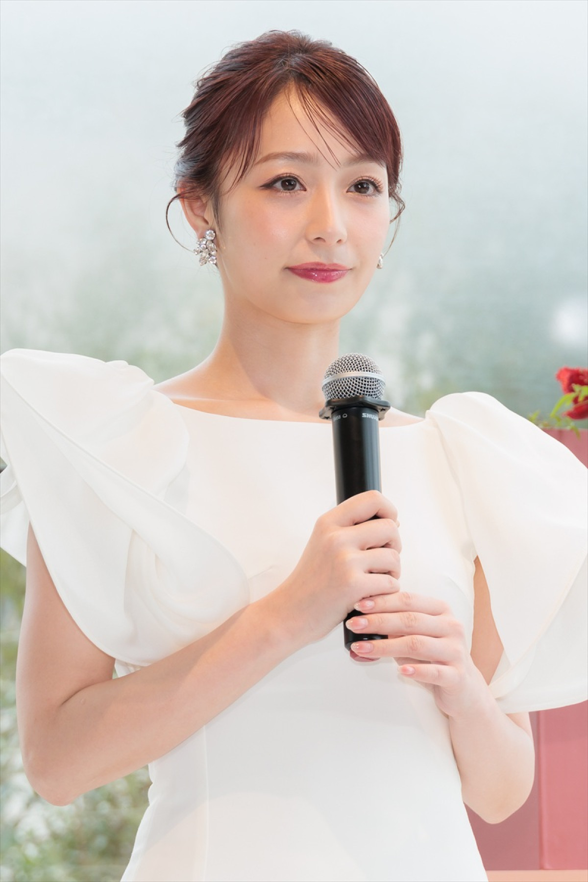 宇垣美里、純白のウェディングドレス姿を披露　理想のパートナーは「見守ってくれる人」