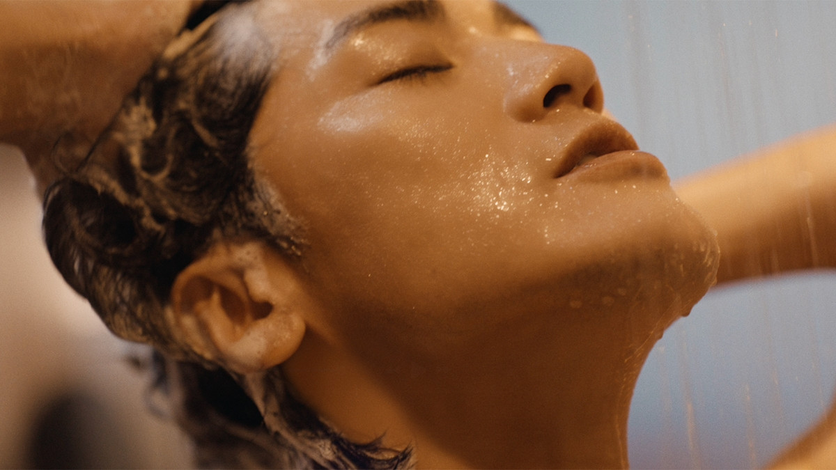 赤西仁、シャワーシーンで⼤⼈の魅⼒全開 撮影現場で感嘆の声上がったウェブCM公開