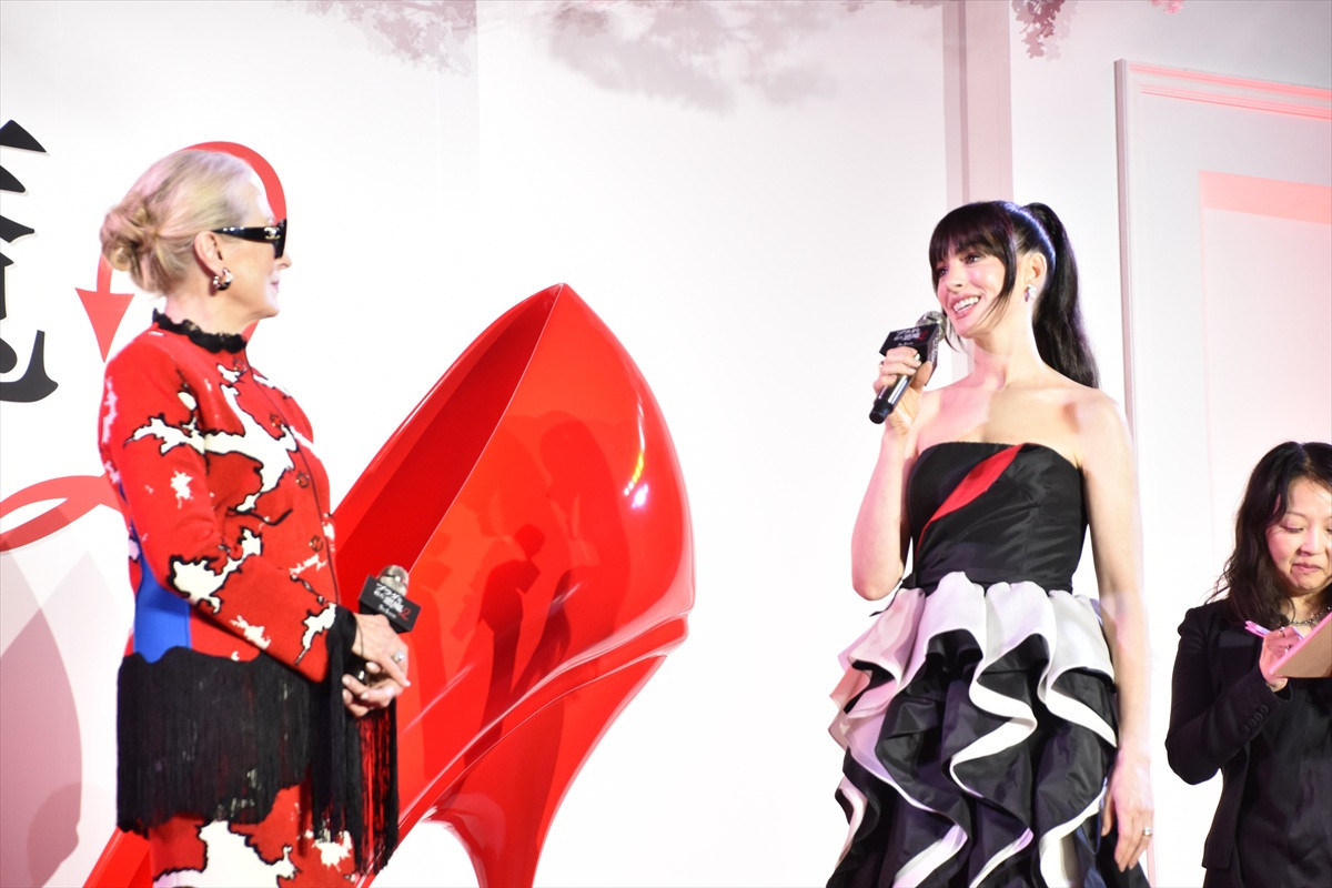 アン・ハサウェイ＆メリル・ストリープ、美スタイル＆神対応で魅了　奇跡の2ショット来日を振り返り