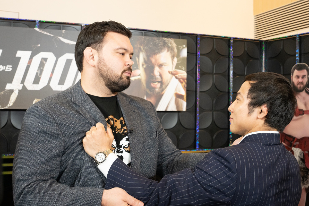 『ウルフアロンから3カウント取ったら1000万円 調印式』より