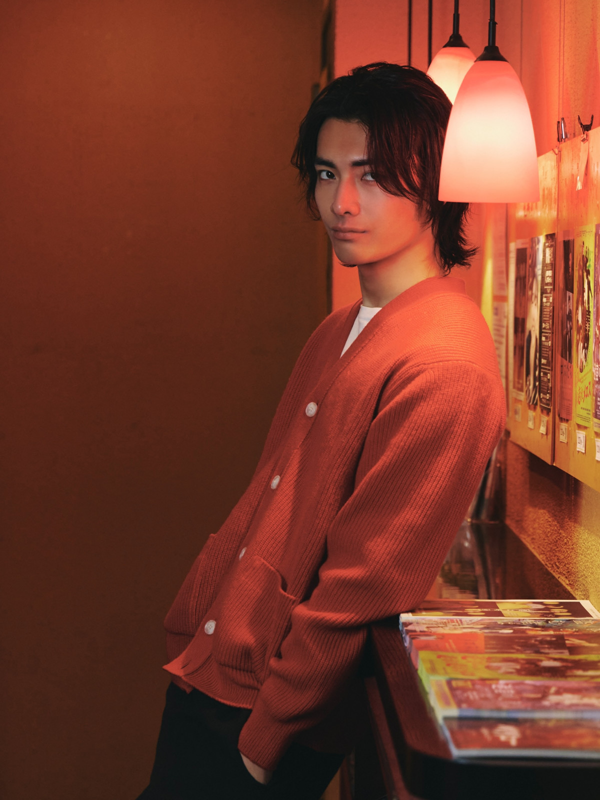 ゲンジブ・武藤潤の「変幻⾃在の美」さく裂！　写真集「燕⾶」購⼊特典カット6点解禁