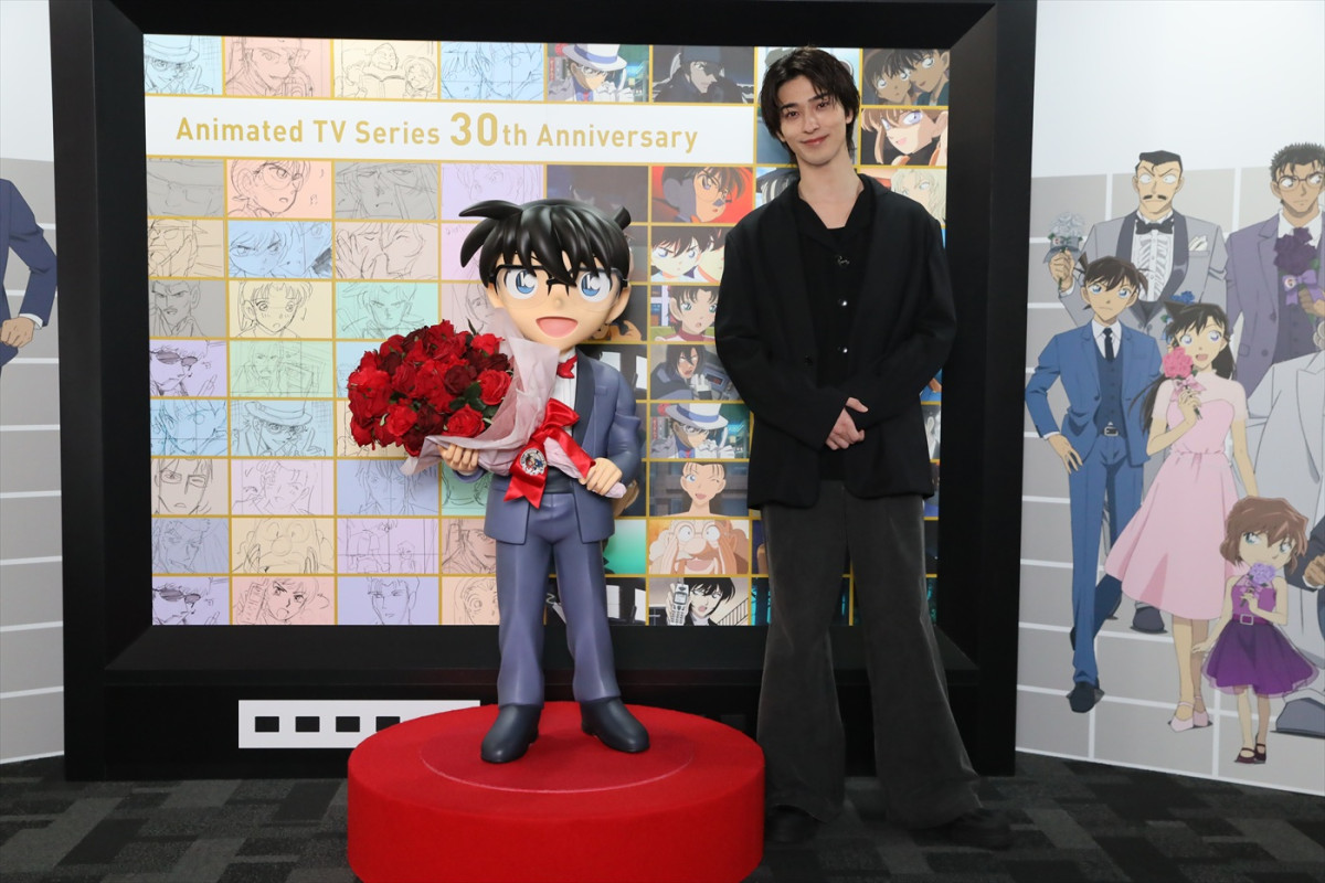 横浜流星＆畑芽育がコナンの歴史に触れる！　TVアニメ「名探偵コナン」展に潜入