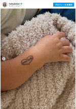 息子ジャック・ブルースのキュートなコーチェラタトゥーを披露　※「ヘイリー・ビーバー」Instagram