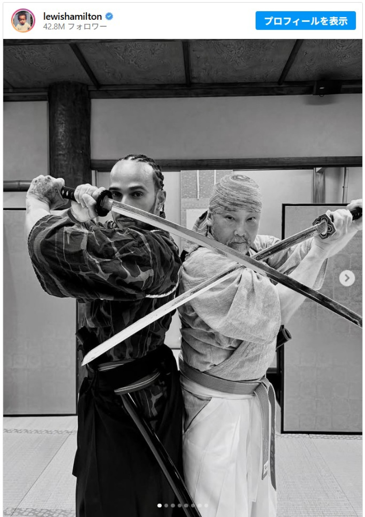 キム・カーダシアン、子どもたちと袴姿で日本刀を構える　来日ショット投稿