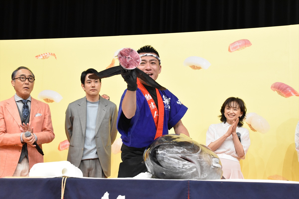 永作博美＆松山ケンイチ、マグロ解体ショーに大興奮！　18年ぶり共演に松山はラブシーン熱望!?　