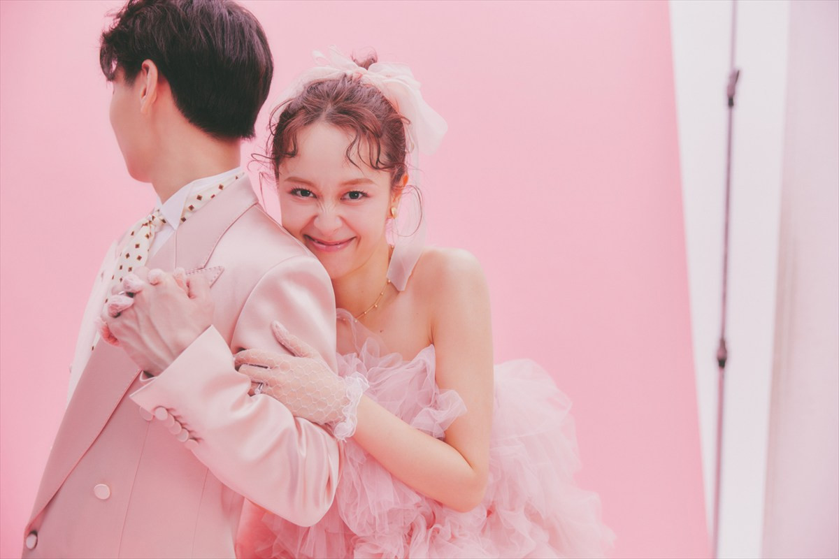 佐藤ミケーラ倭子、『ゼクシィ』紙面上で結婚発表　プロポーズなど盛りだくさんのインタビューも