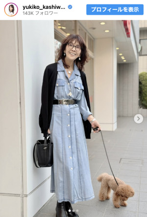 柏木由紀子、デニムのワンピース姿を披露　※「柏木由紀子」Instagram