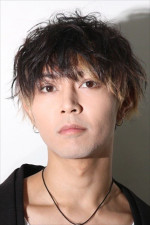 舞台『「龍が如く」‐神室町八犬伝‐』エリック・トミザワ役：山田ジェームス武