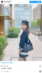 平子理沙、美脚際立つミニ丈コーデ　※「平子理沙」Instagram