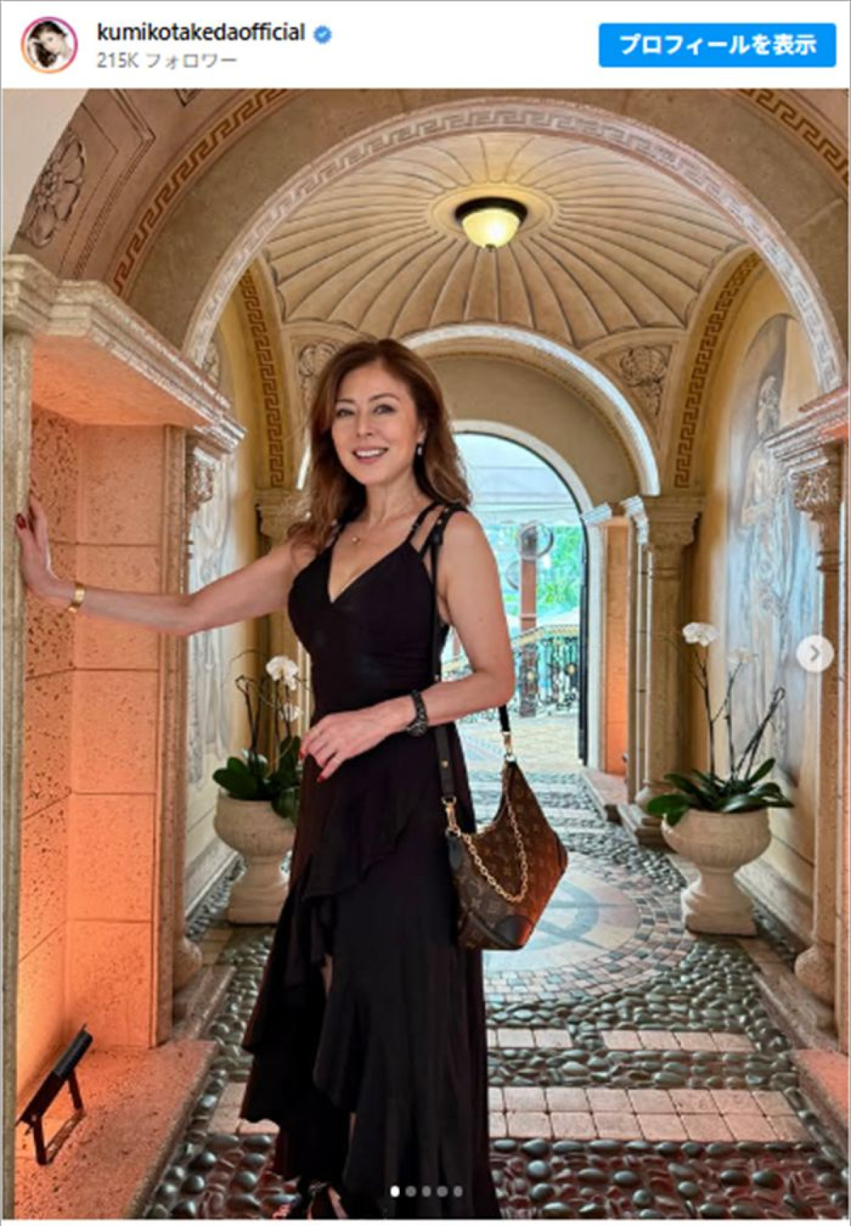 武田久美子、黒いドレス姿で愛娘とご馳走を満喫　※「武田久美子」Instagram